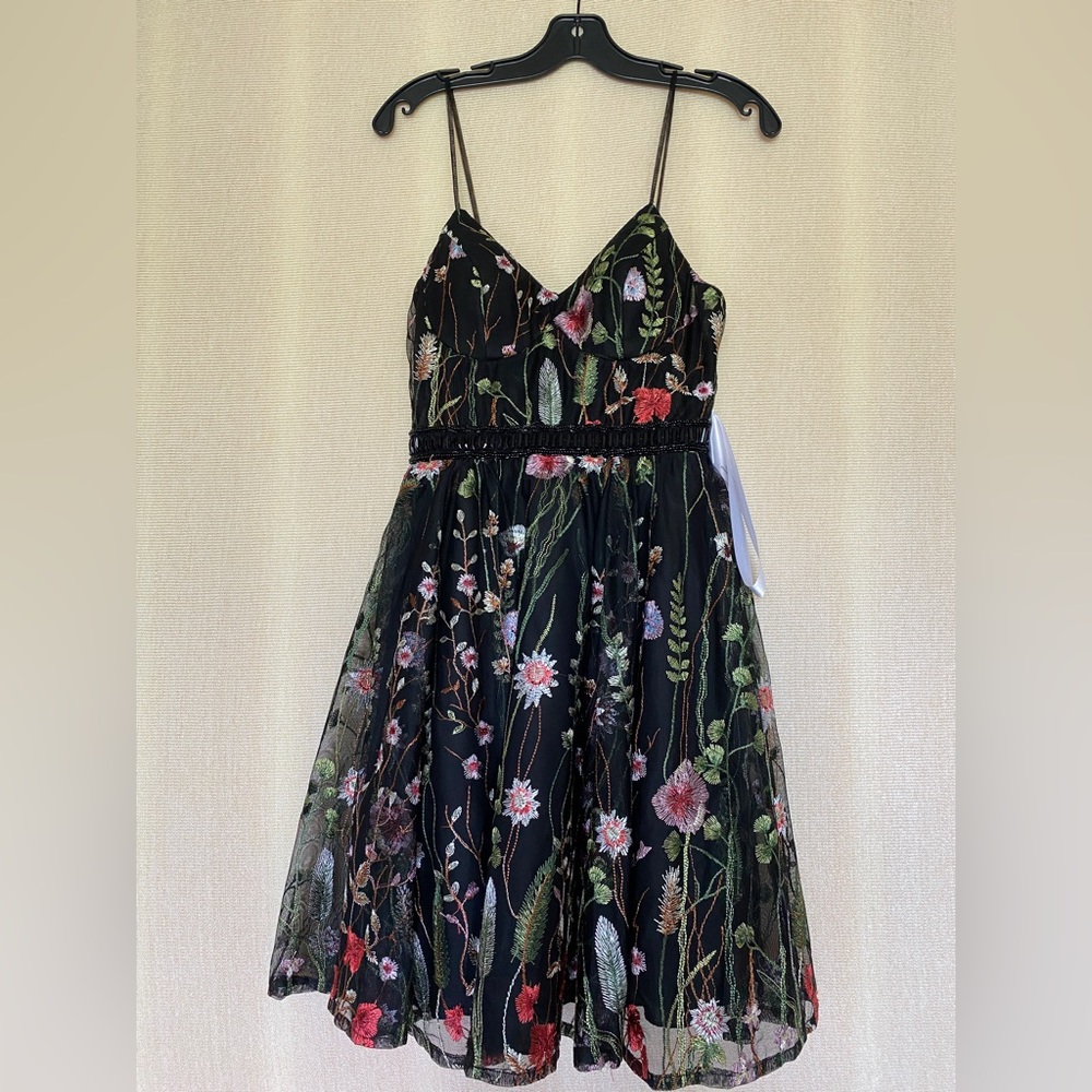 Mac Duggal Embroidered Fit &
Flare Cocktail Dress, size 2